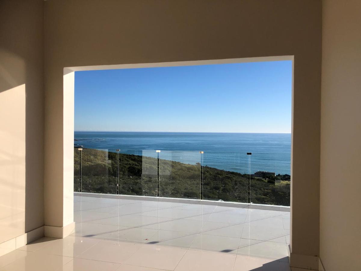 Camps Bay Blue Self-Catering Studios Kaapstad Buitenkant foto