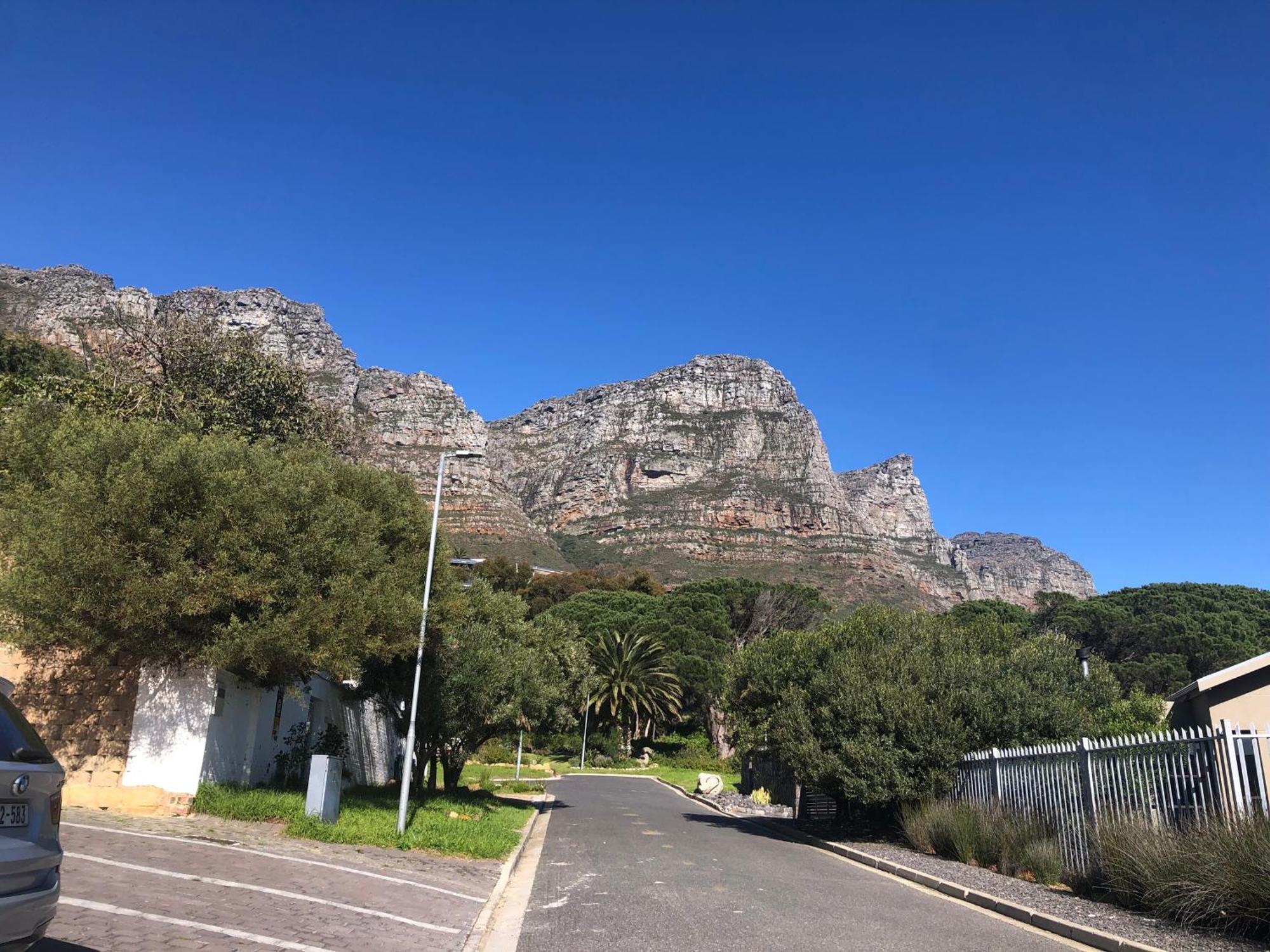 Camps Bay Blue Self-Catering Studios Kaapstad Buitenkant foto