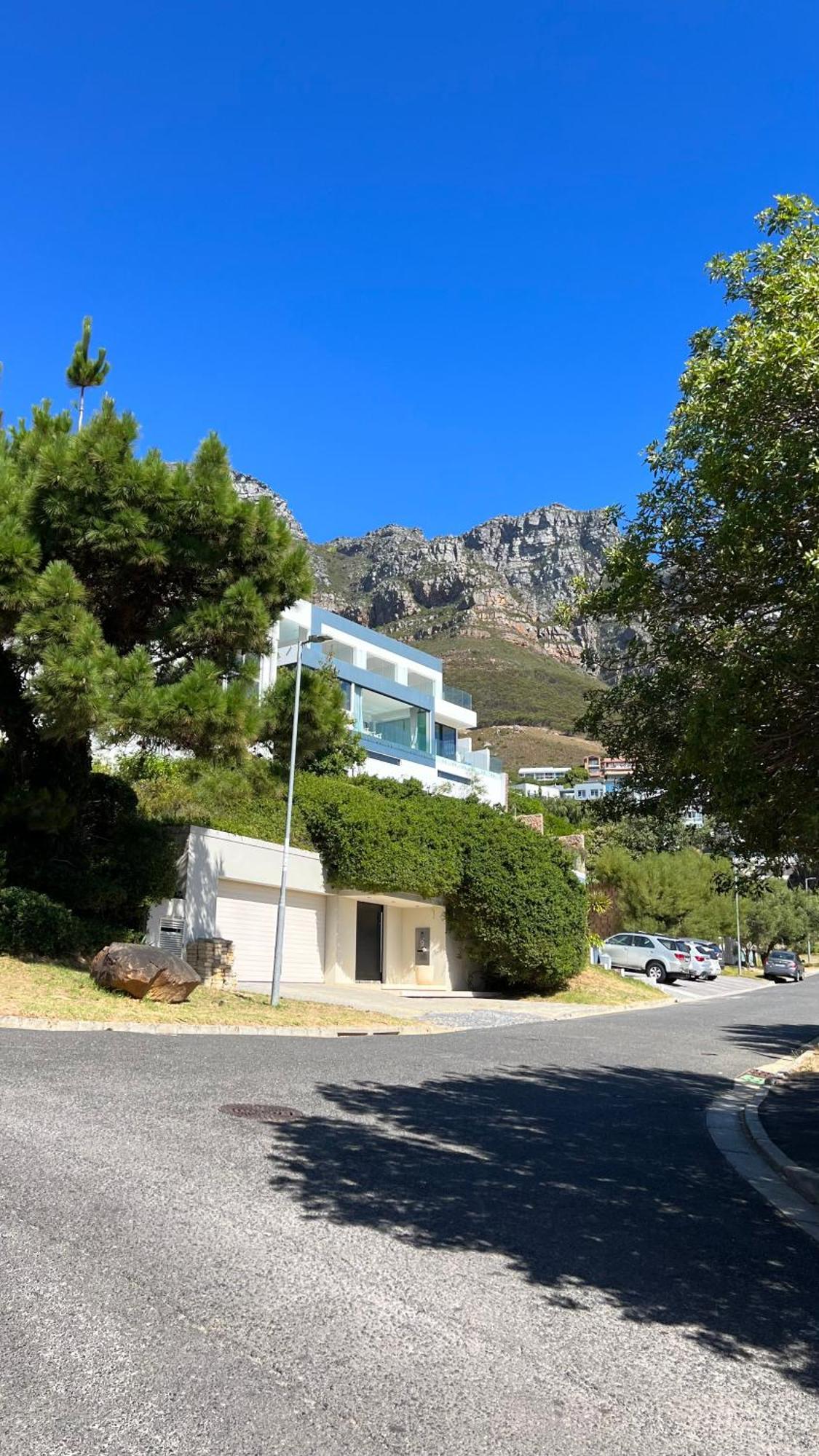 Camps Bay Blue Self-Catering Studios Kaapstad Buitenkant foto