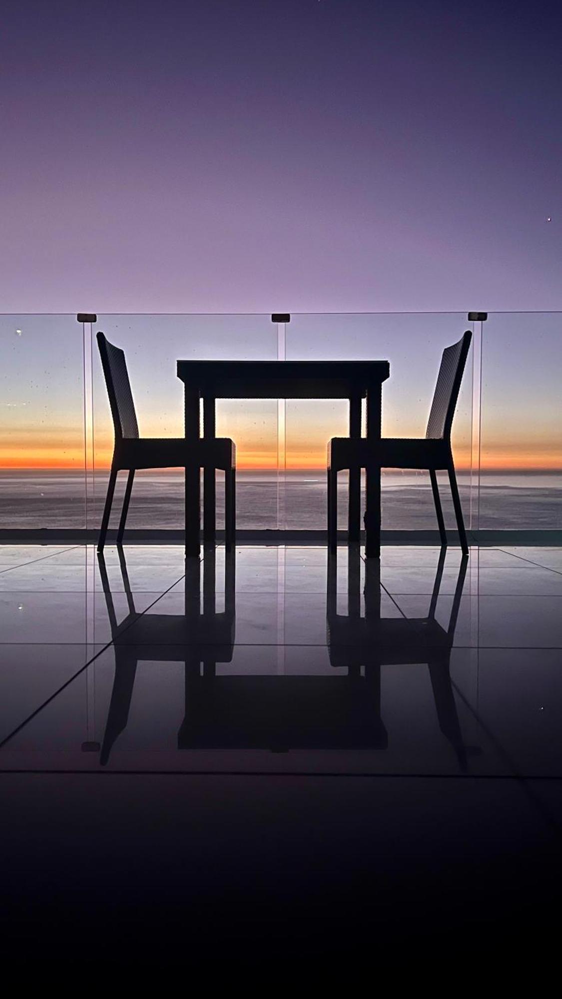 Camps Bay Blue Self-Catering Studios Kaapstad Buitenkant foto