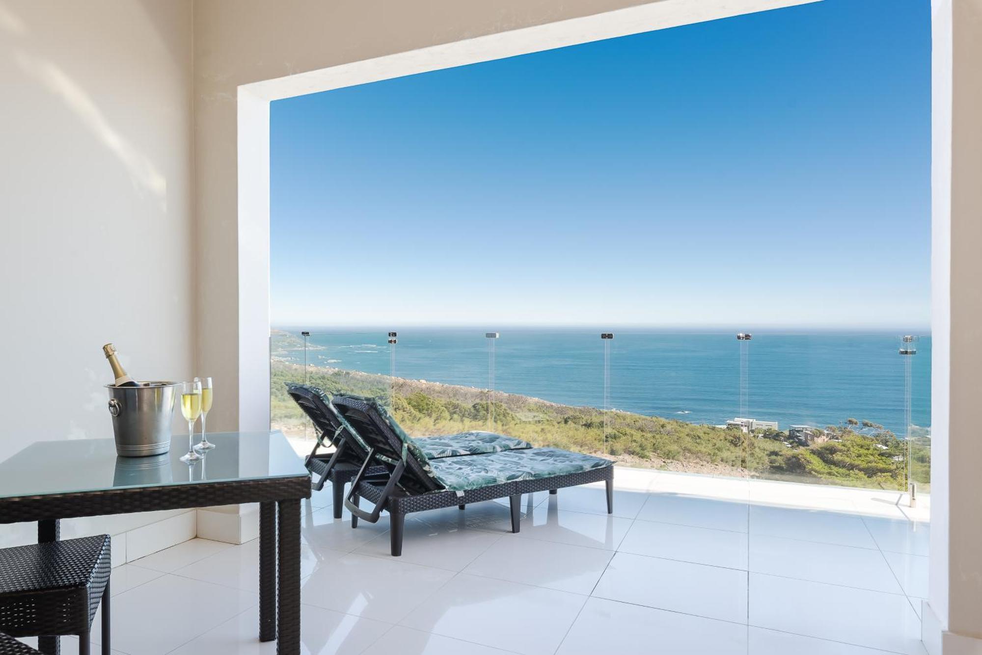 Camps Bay Blue Self-Catering Studios Kaapstad Buitenkant foto
