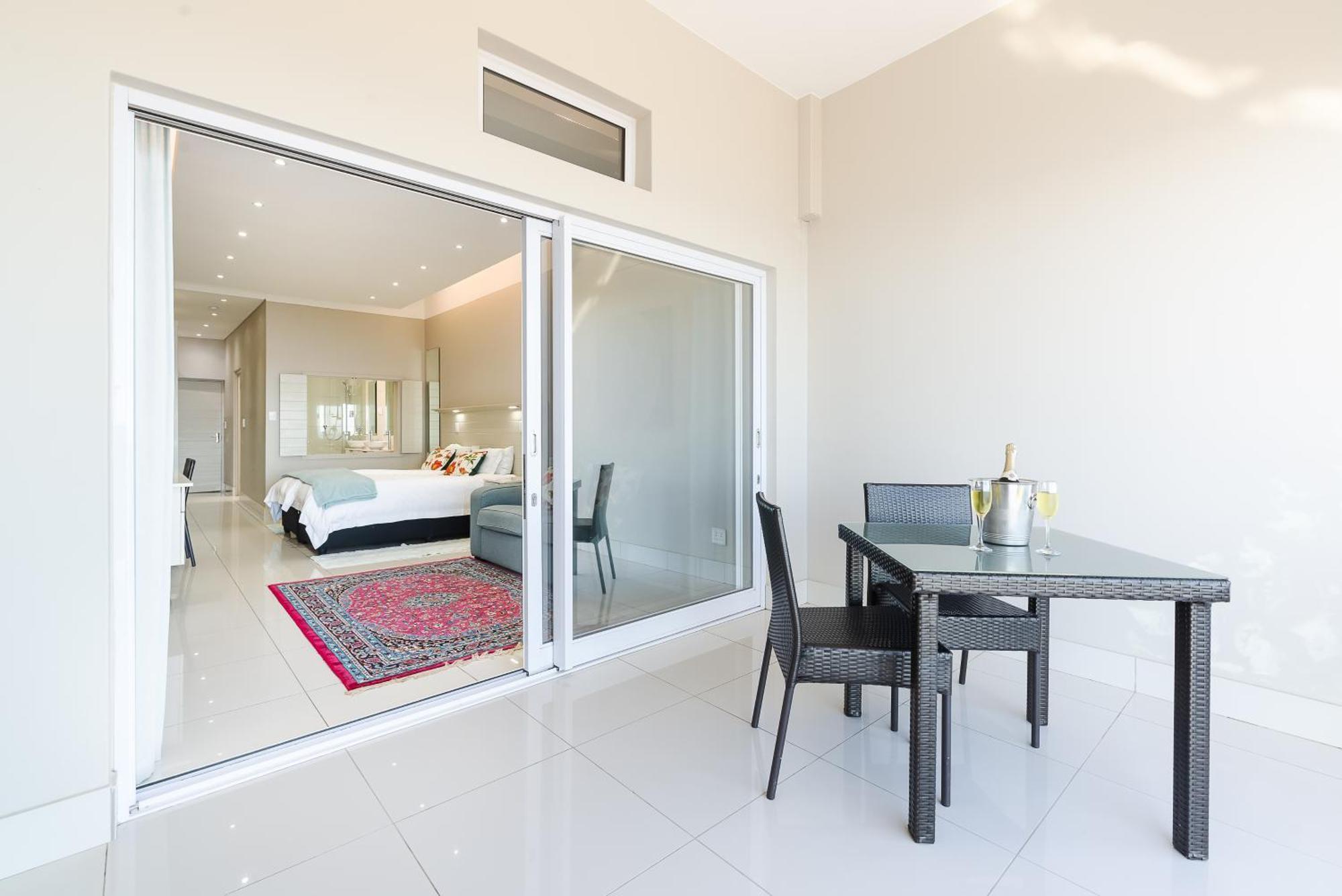 Camps Bay Blue Self-Catering Studios Kaapstad Buitenkant foto