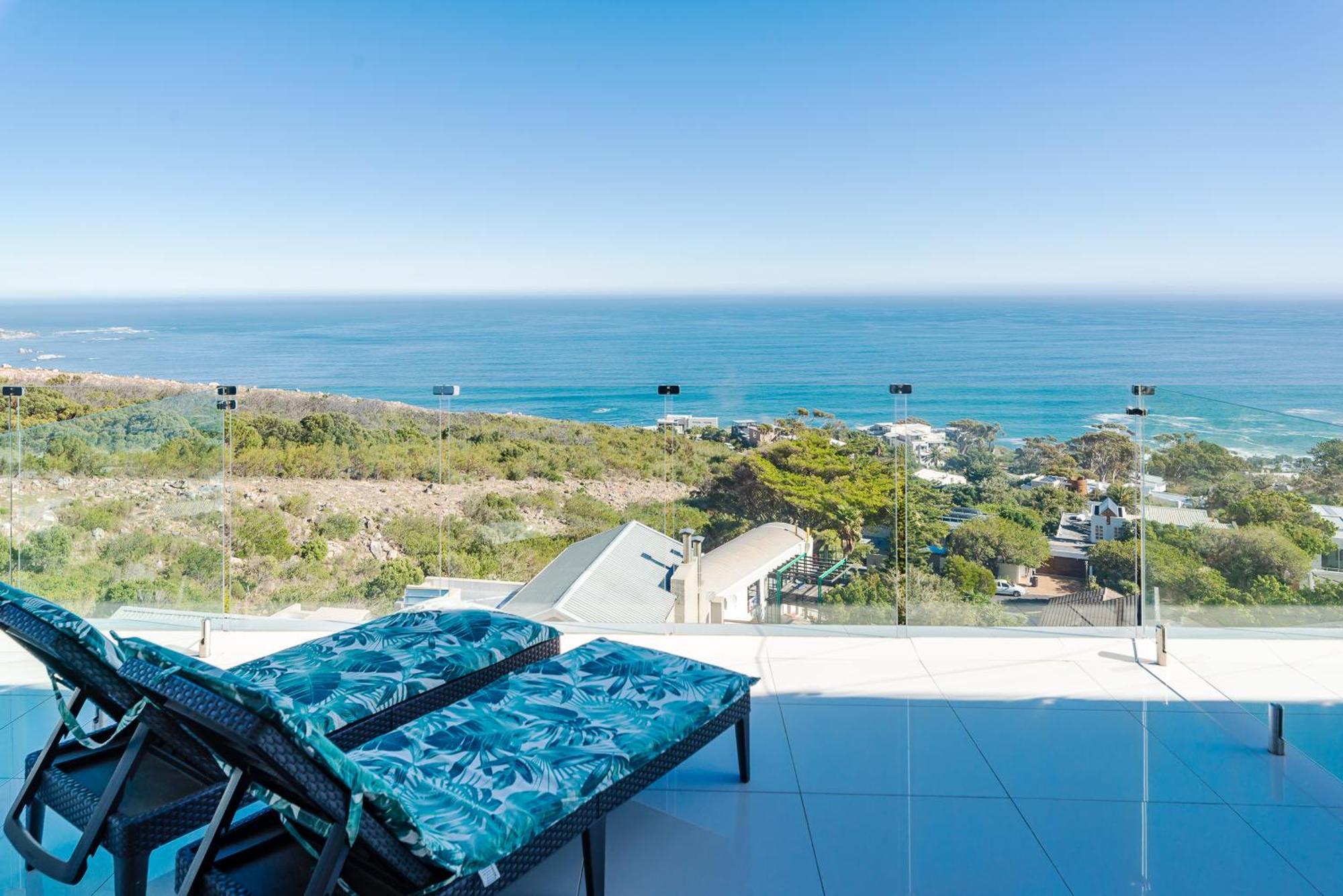 Camps Bay Blue Self-Catering Studios Kaapstad Buitenkant foto